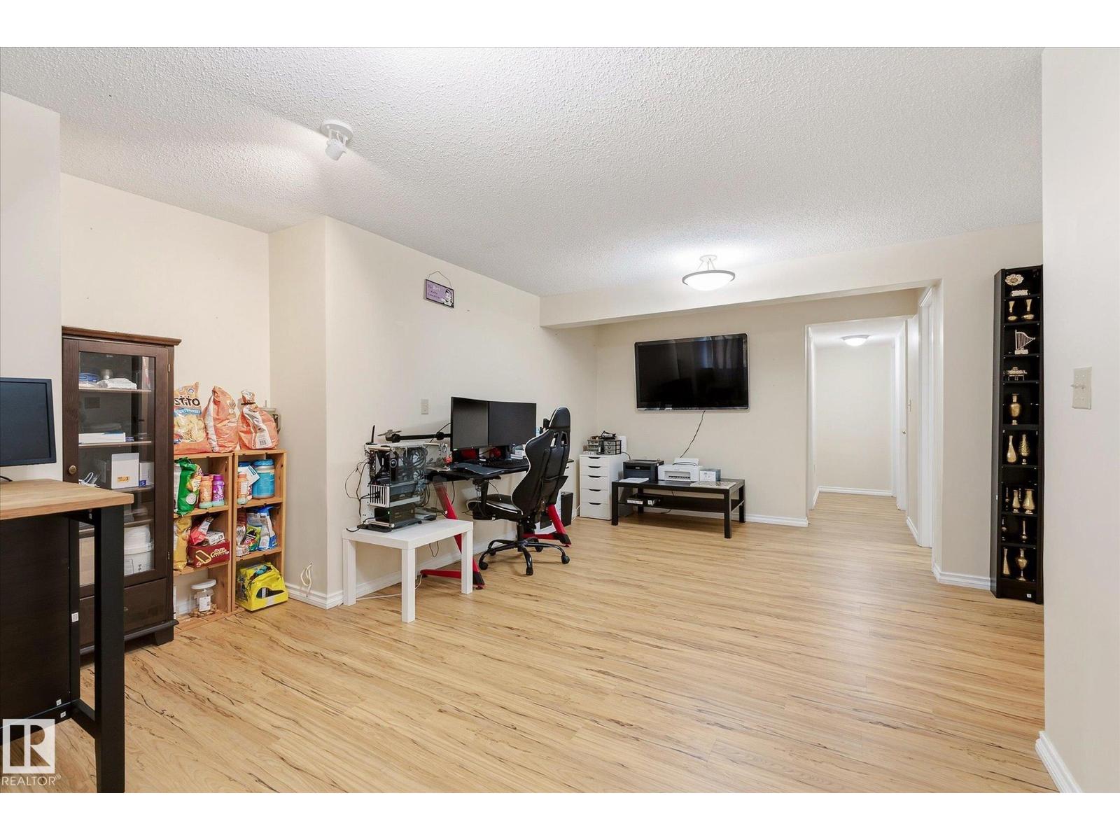 7712 187 ST NW - 14