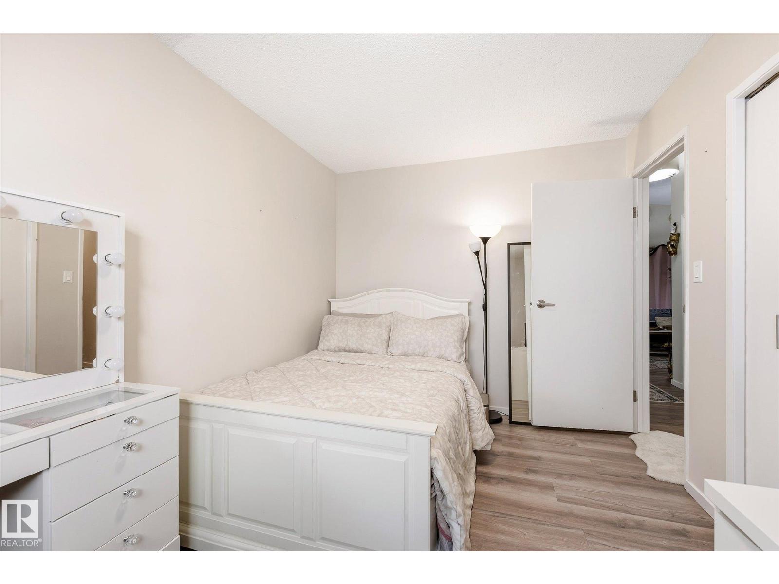 7712 187 ST NW - 18