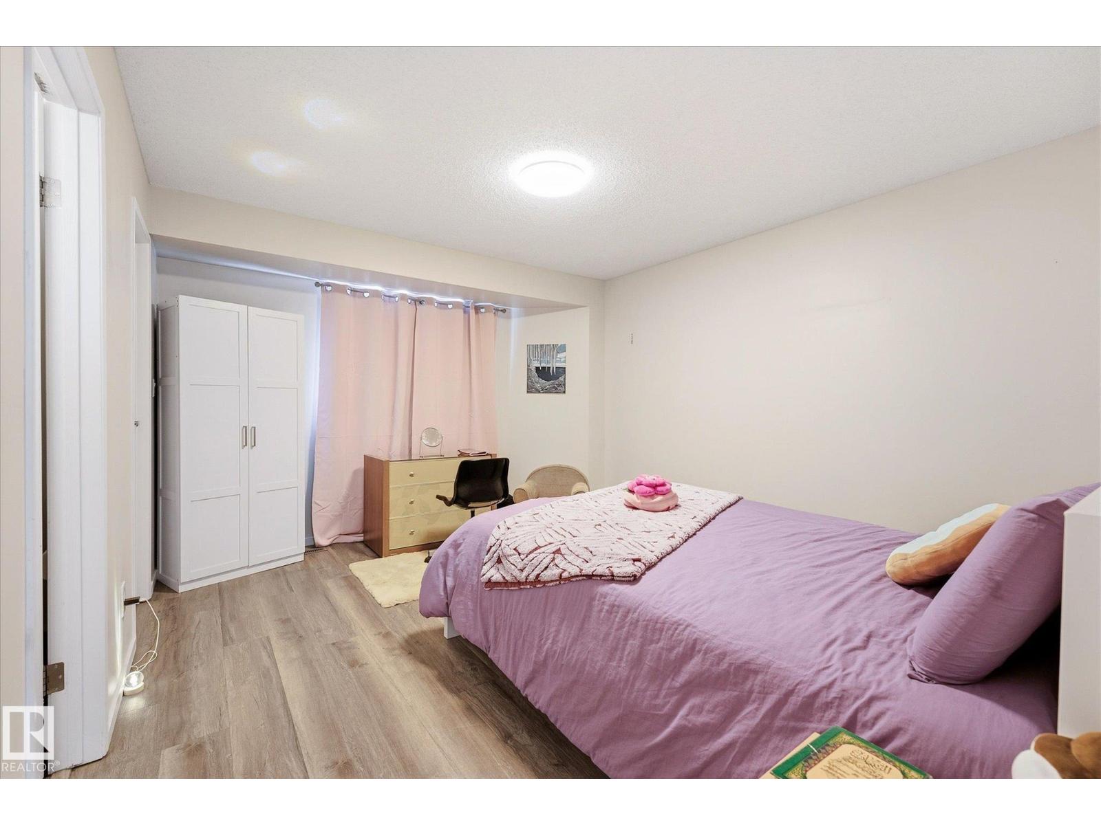7712 187 ST NW - 24