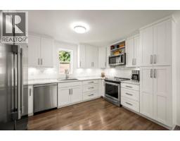 Kitchen - 2612 Dunsmuir Ave, Cumberland, BC V0R1S0 Photo 8