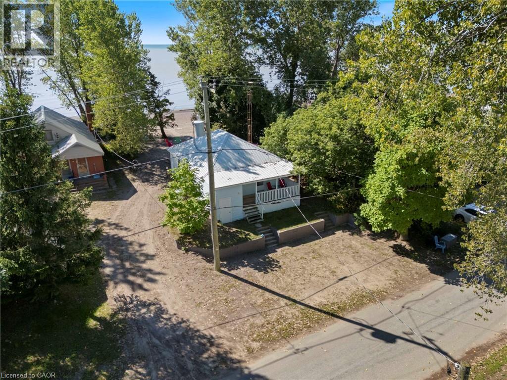 37 WOODSTOCK Avenue, Long Point — photo 2