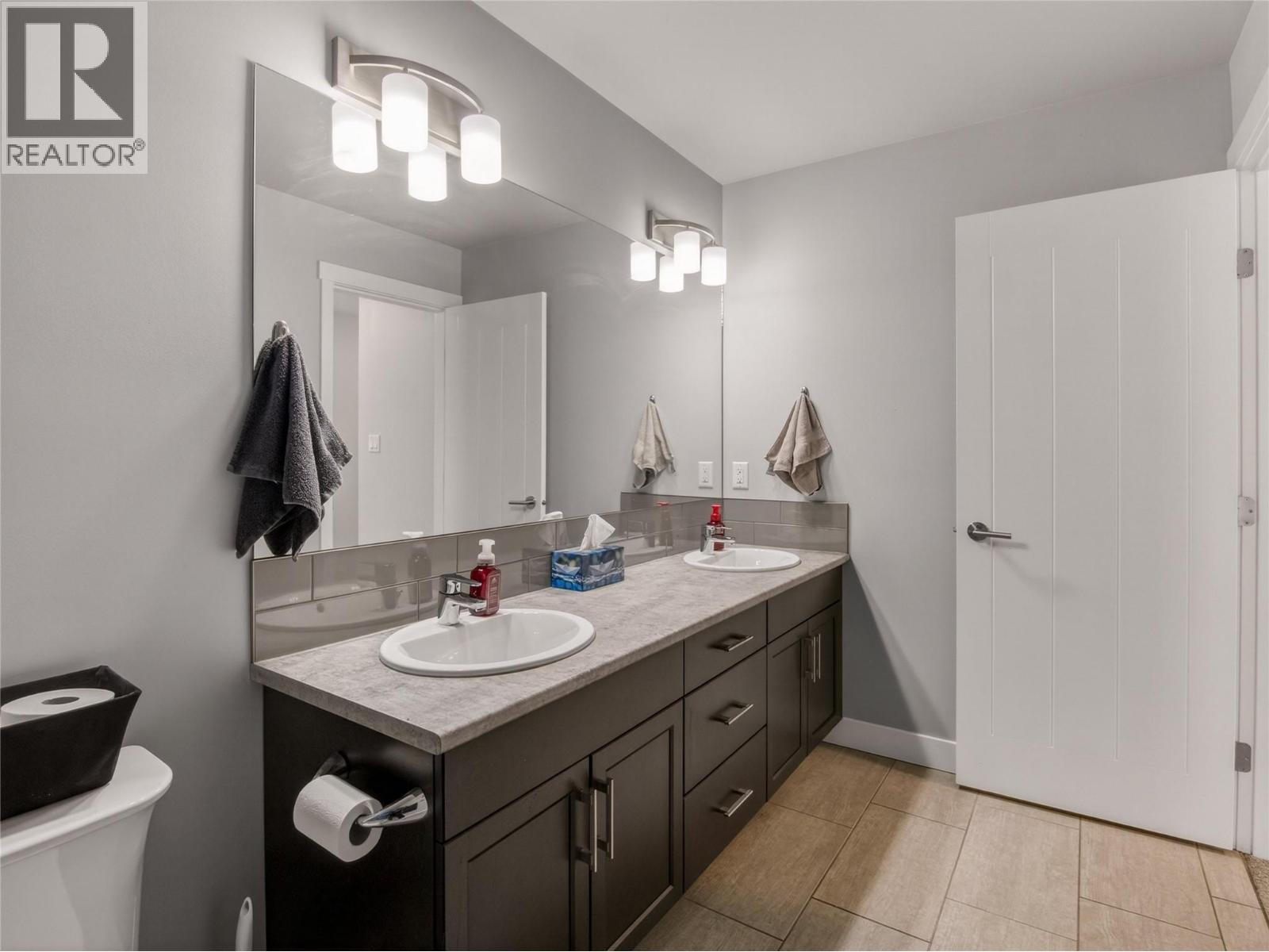 2070 Lawrence Avenue, Penticton