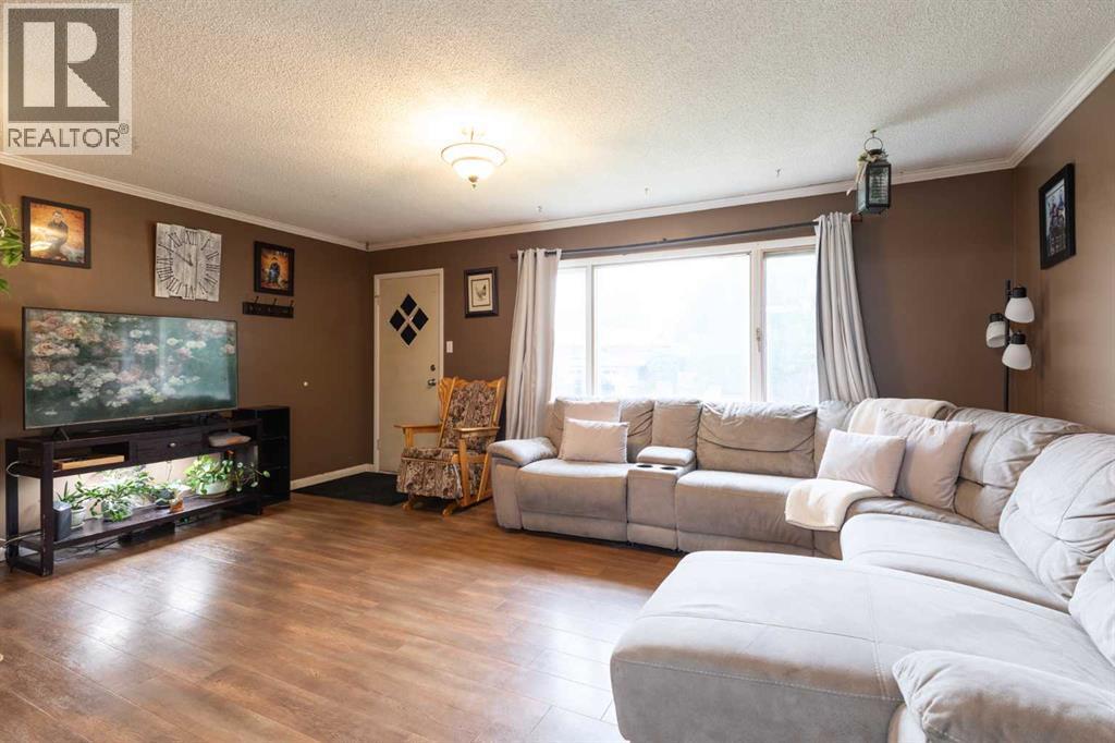 601 3 Street SE, Redcliff — photo 7