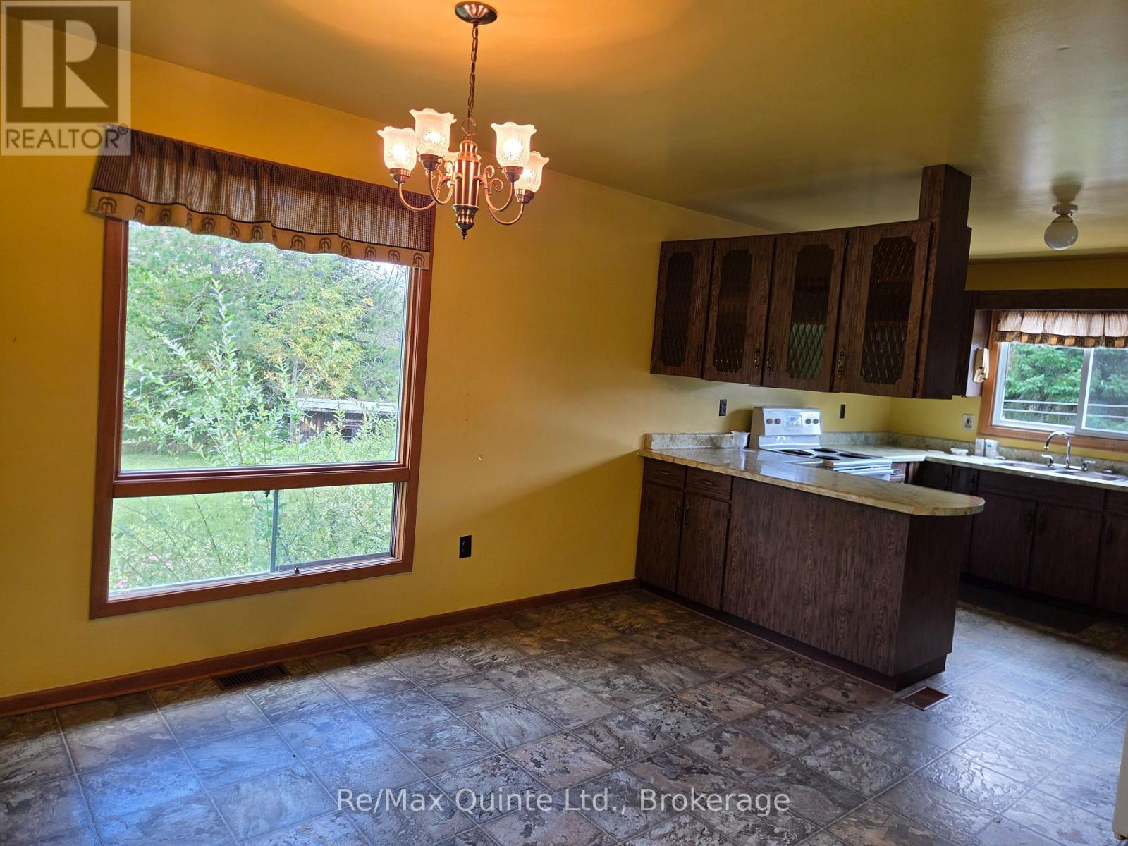 663 ESKER ROAD - 12