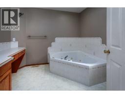 3pc Bathroom - 5212 43 Avenue, Camrose, AB T4V0A2 Photo 13
