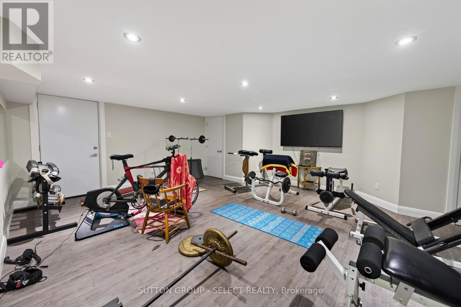 #6 756 RIVERSIDE DRIVE - 40