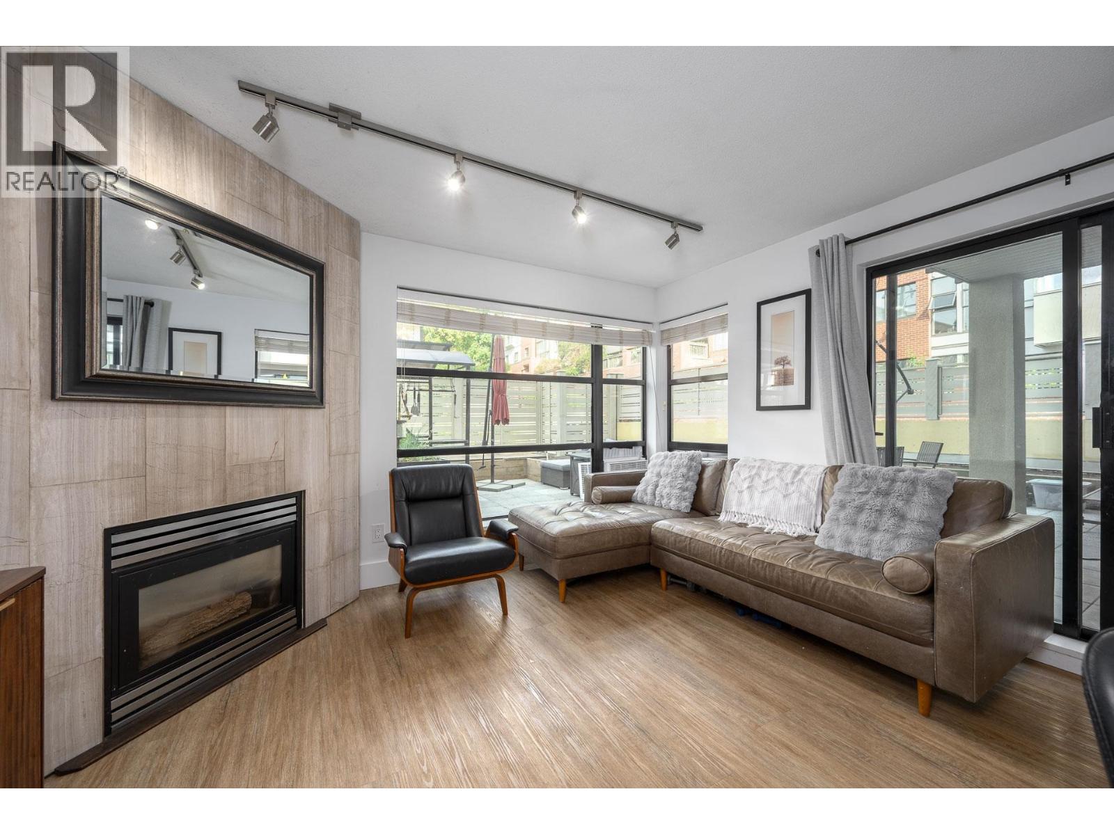 204 124 W 3RD STREET, North Vancouver — photo 4