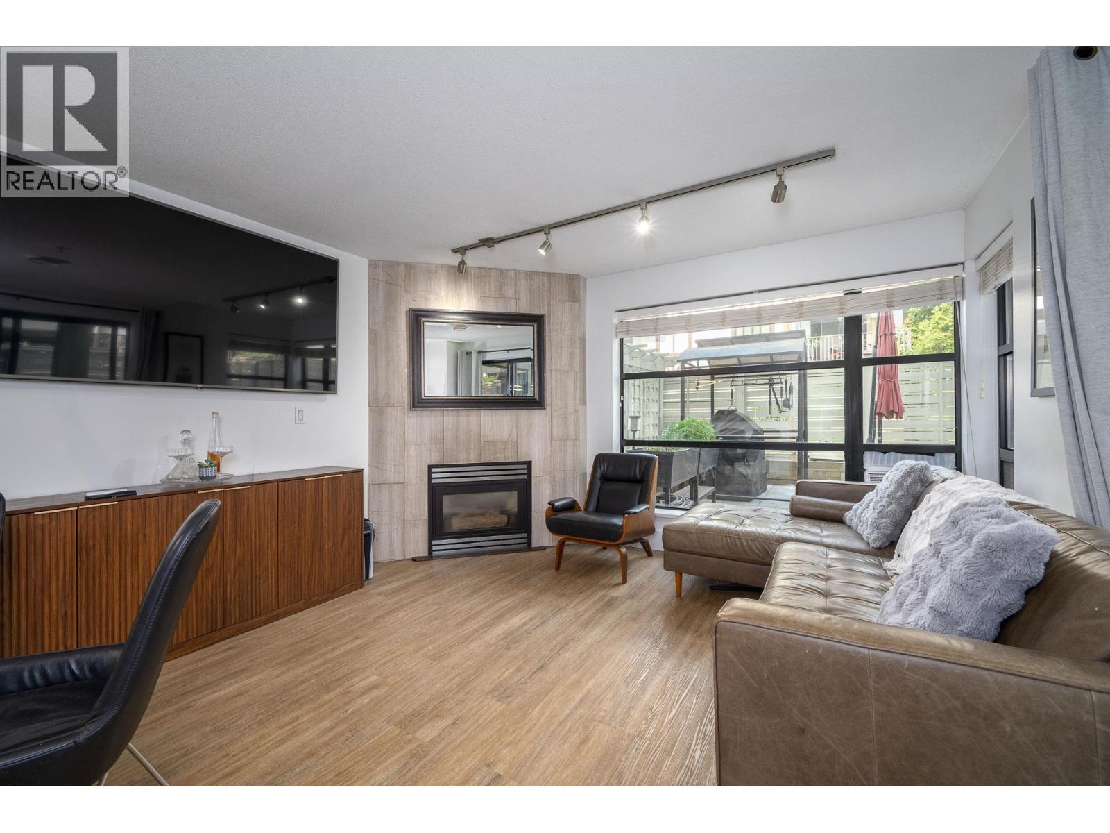 204 124 W 3RD STREET, North Vancouver — photo 5