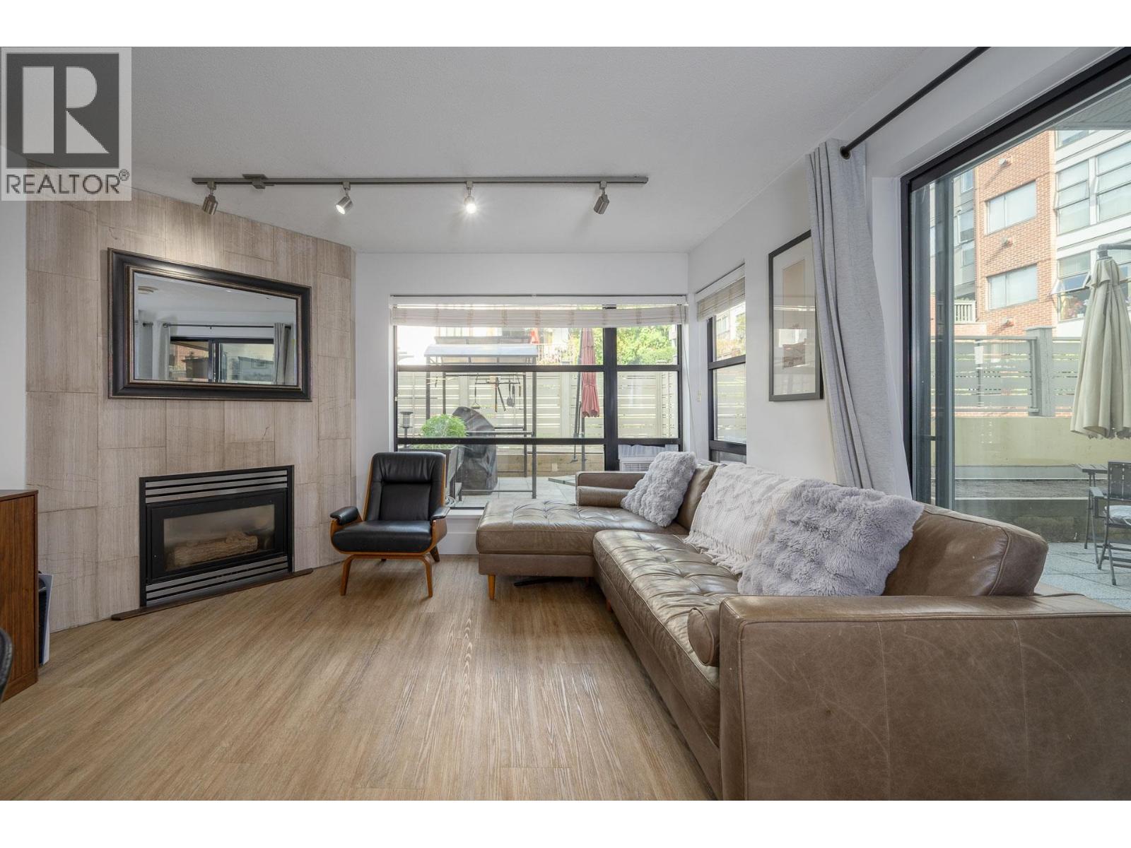 204 124 W 3RD STREET, North Vancouver — photo 6
