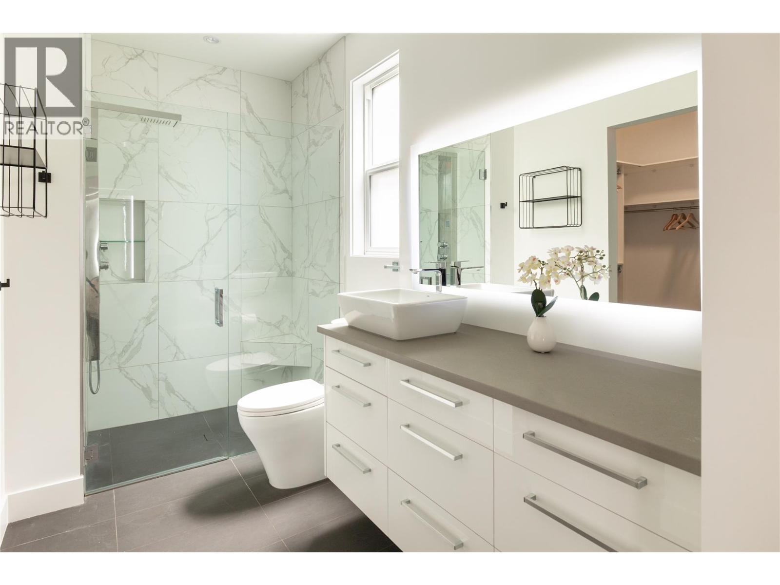 5552 Upper Mission Drive - Image 38