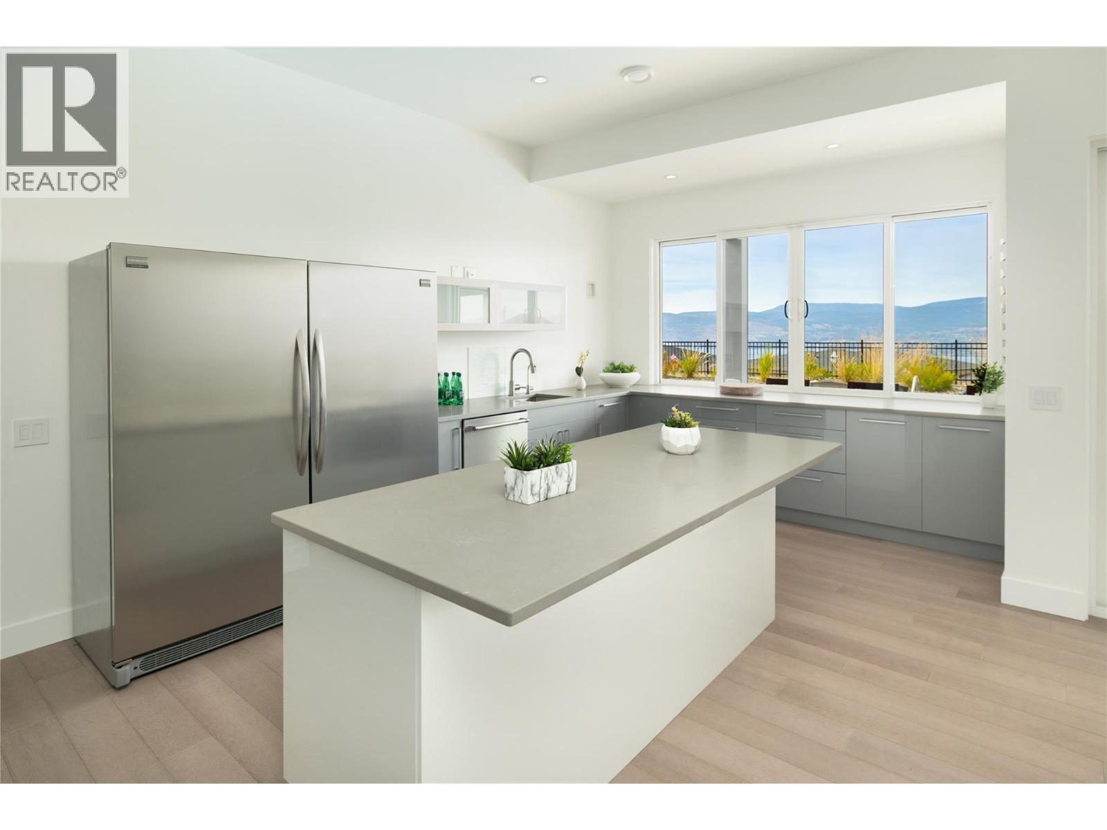 5552 Upper Mission Drive - Image 32