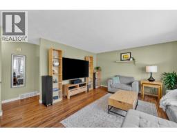 Living room - 2045 Valleyview Drive, Kamloops, BC V2C4C3 Photo 6
