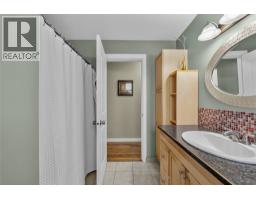 2045 Valleyview Drive, Kamloops, BC V2C4C3 Photo 23