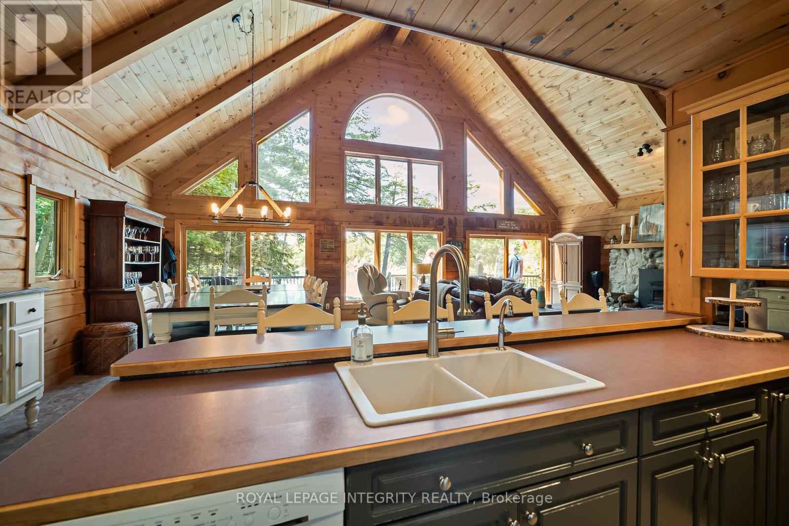26 WALLACE ISLAND - 19