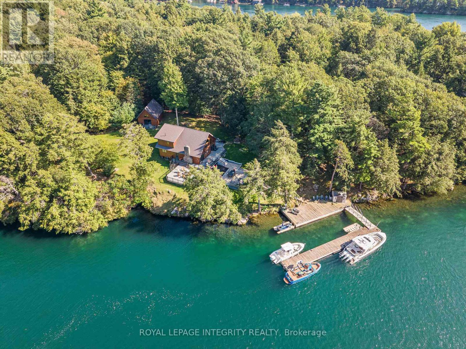 26 WALLACE ISLAND - 2