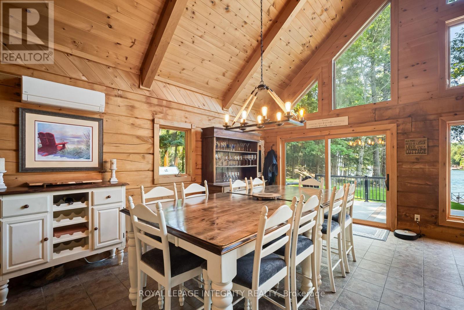 26 WALLACE ISLAND - Image 22