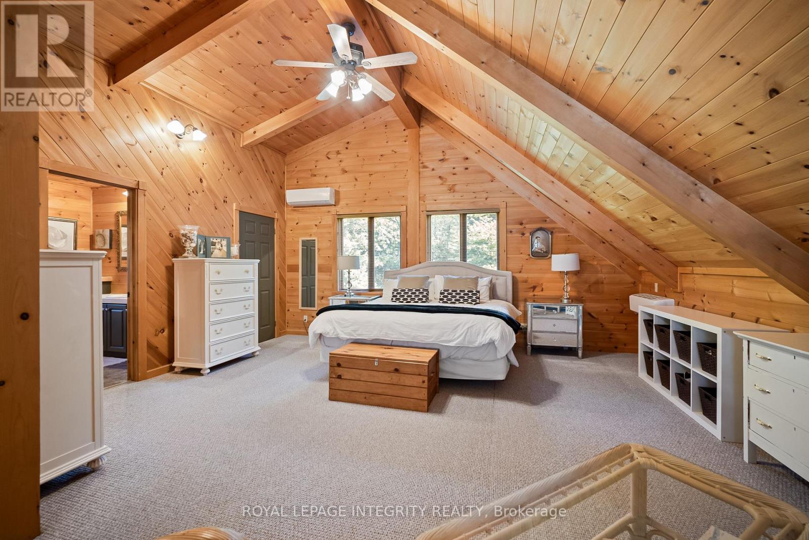 26 WALLACE ISLAND - Image 27