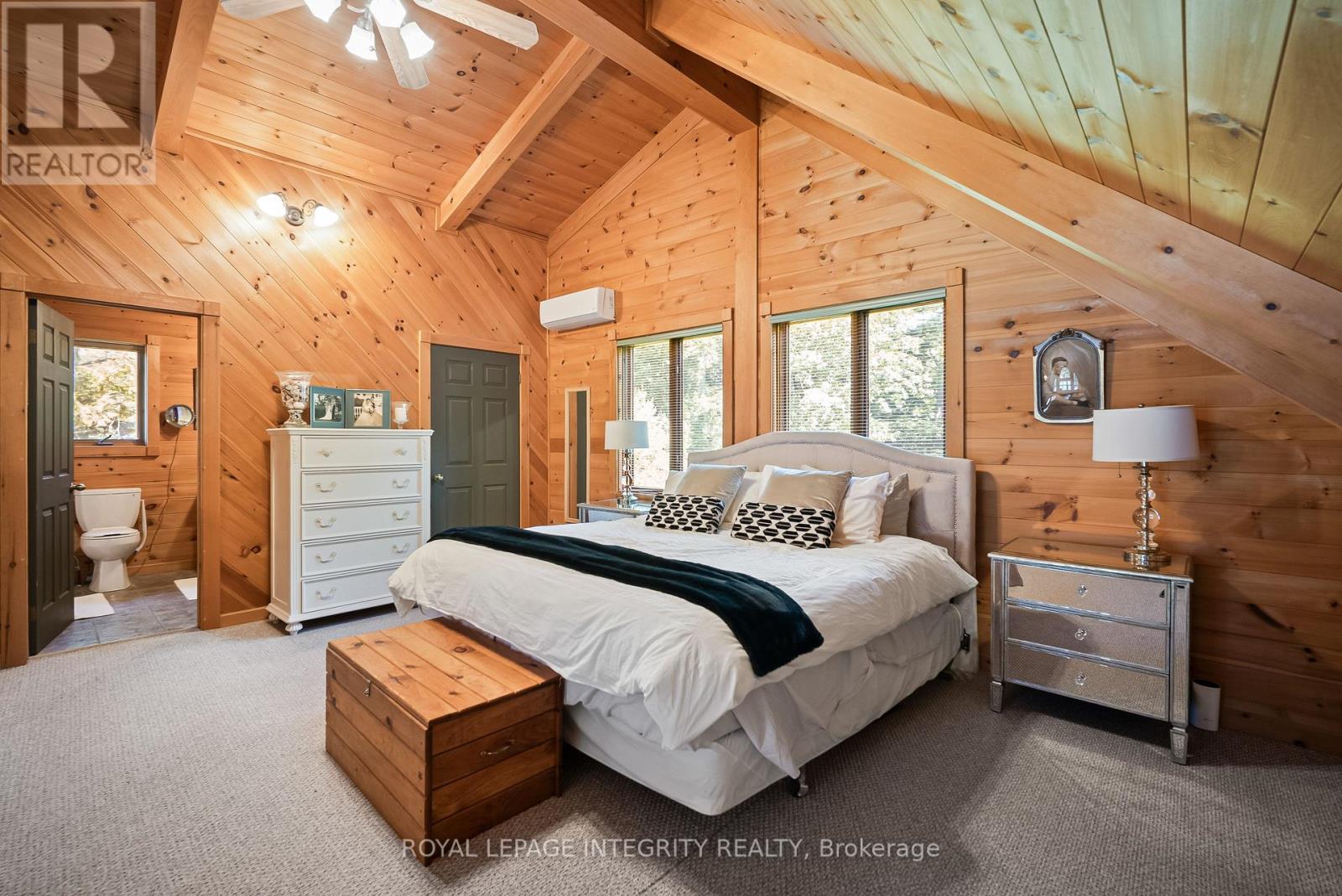 26 WALLACE ISLAND - 28