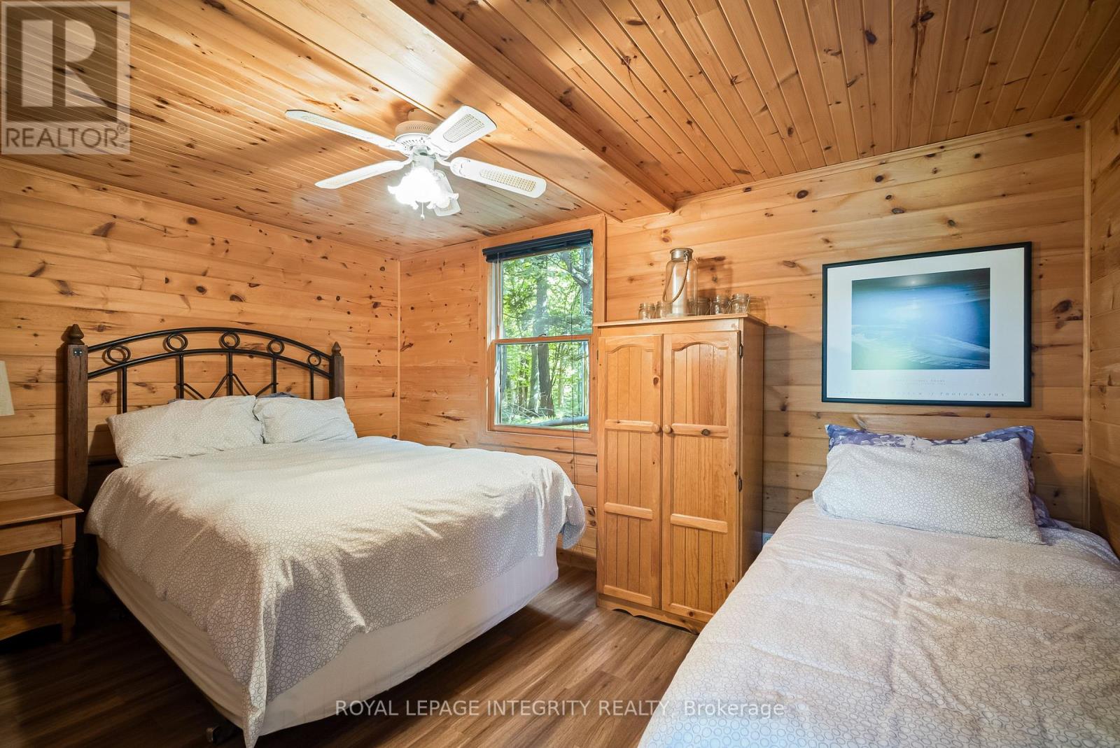 26 WALLACE ISLAND - 43