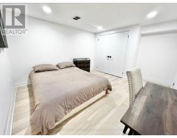 Room 2 - 2 Pannahill Road, Toronto, ON M3H4N3 Photo 6