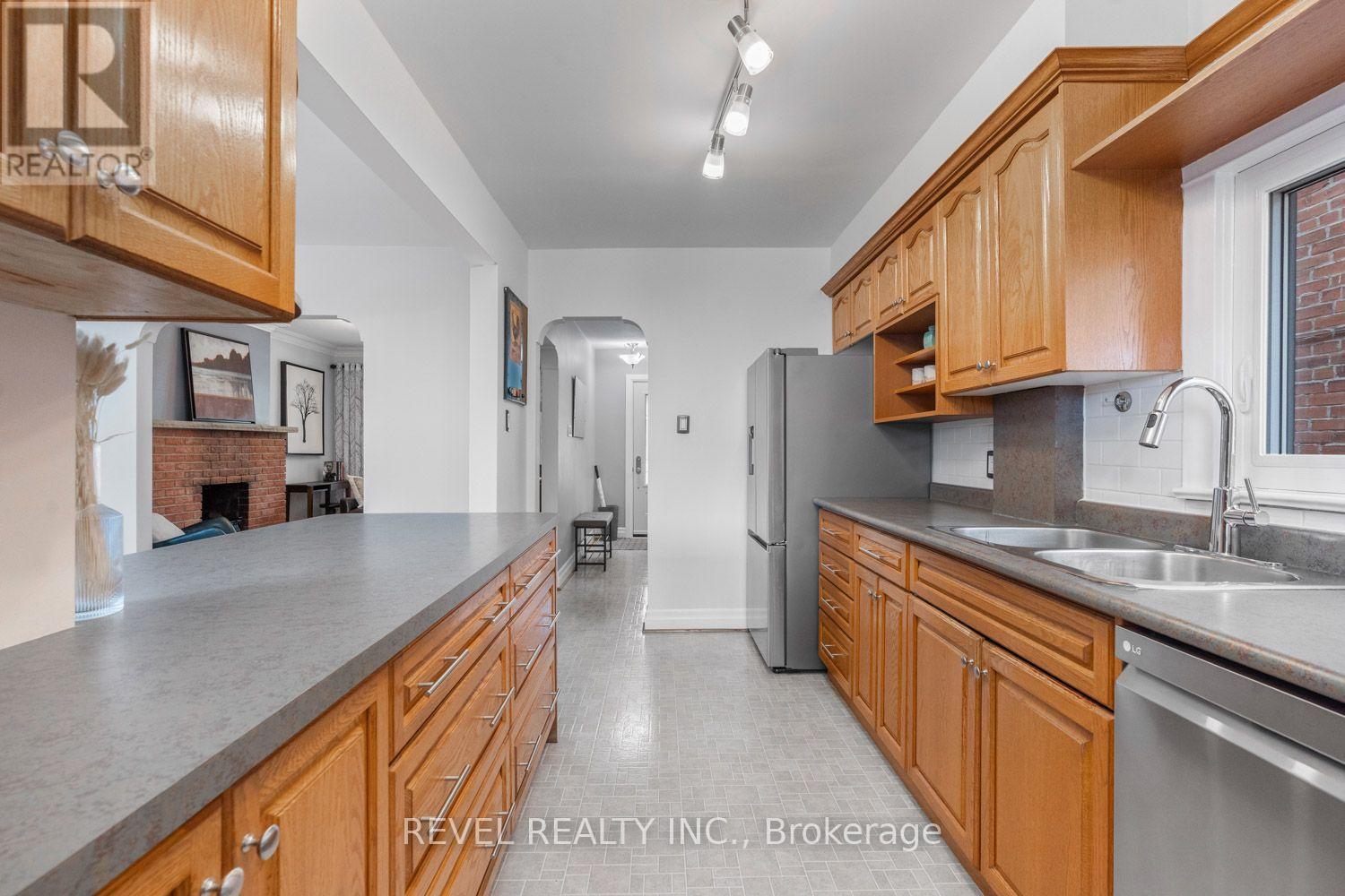 165 NORTHCLIFFE BOULEVARD, Toronto (Oakwood Village) — photo 8