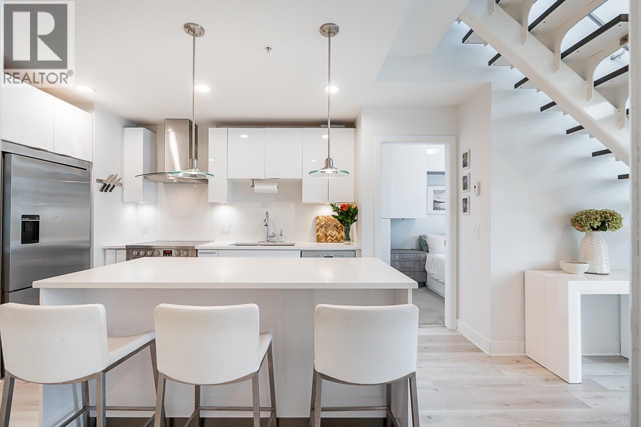 606 733 W 3RD STREET, North Vancouver — photo 5