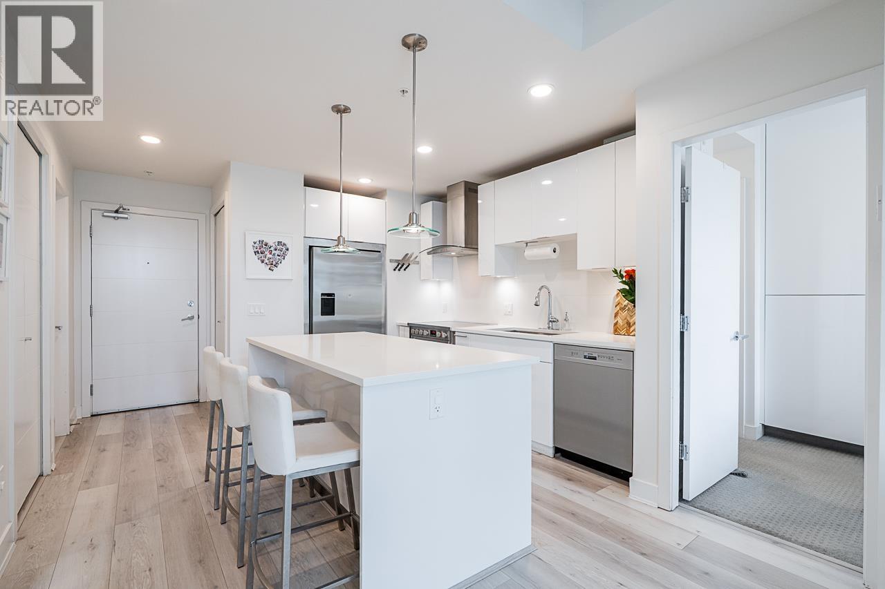 606 733 W 3RD STREET, North Vancouver — photo 8