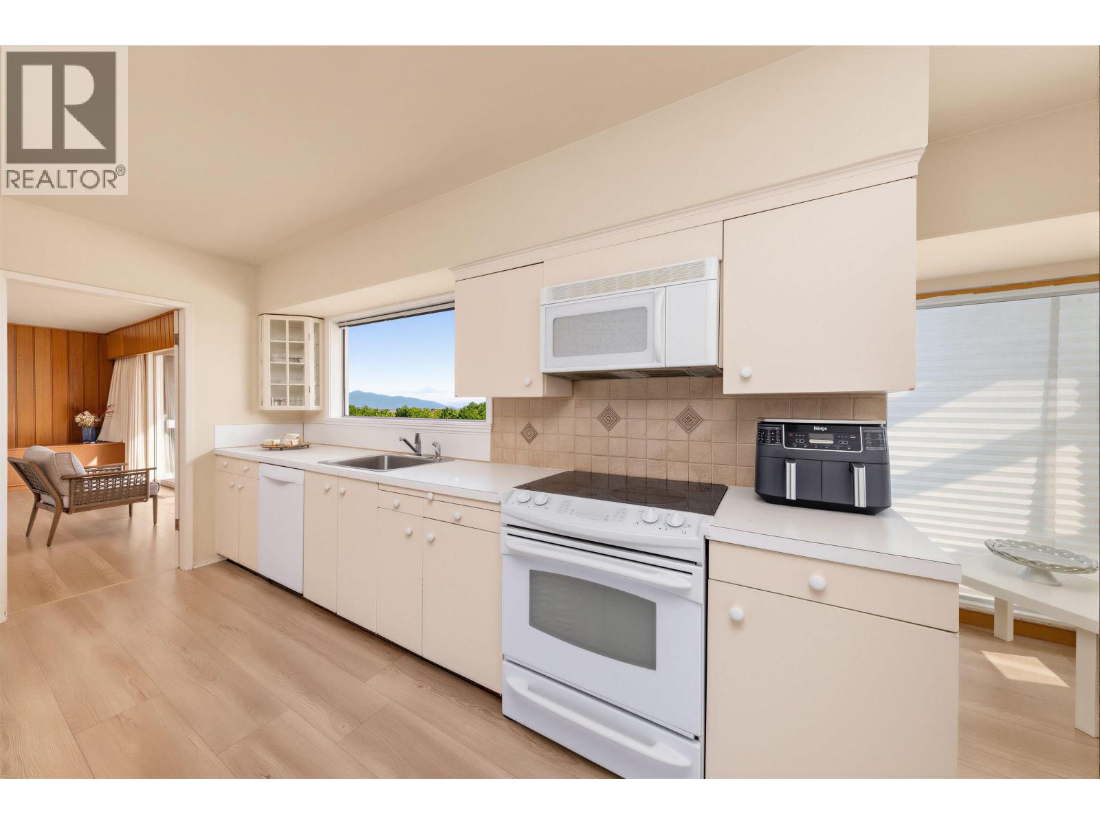 875 EYREMOUNT DRIVE, West Vancouver
