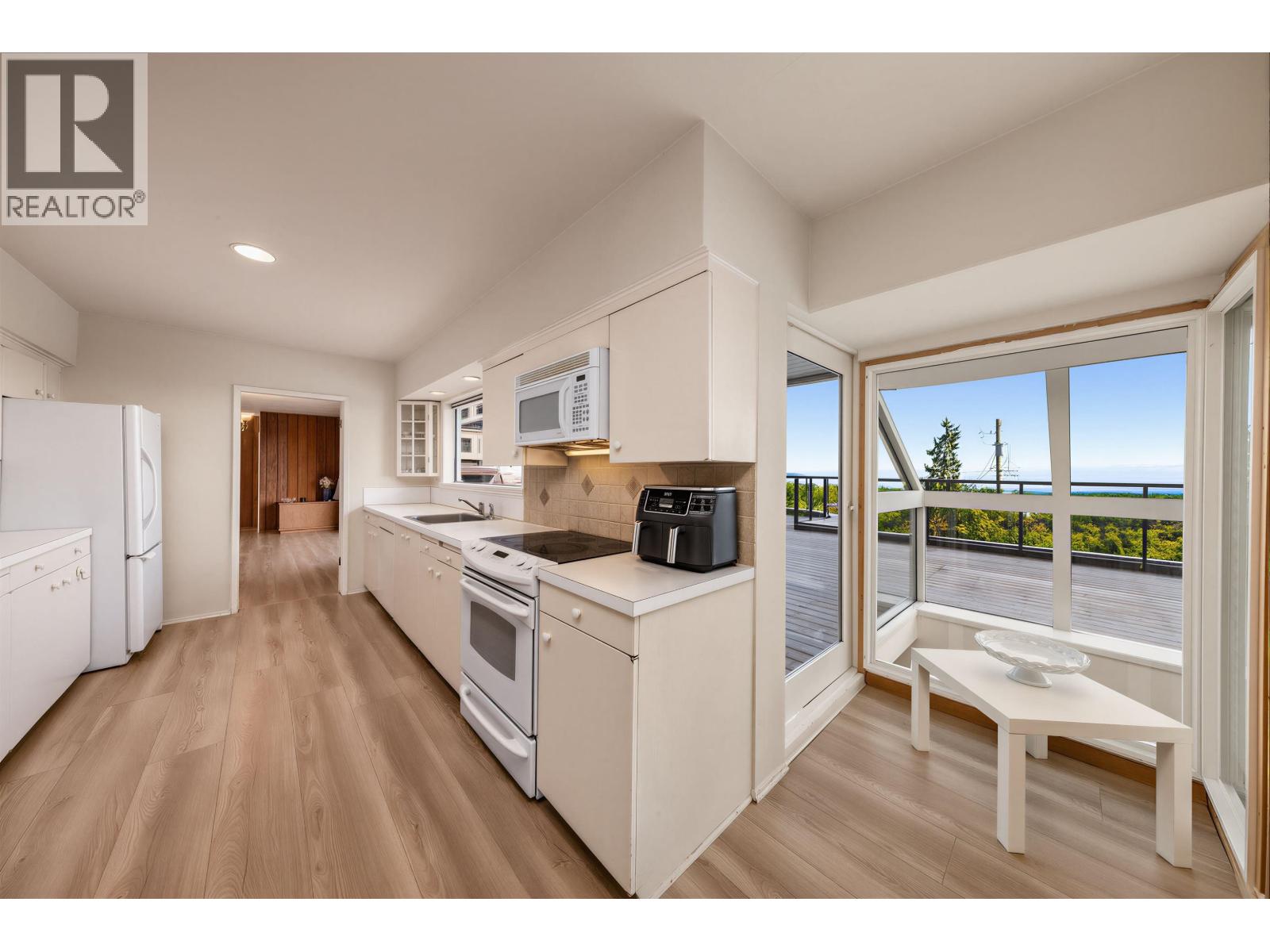 875 EYREMOUNT DRIVE, West Vancouver