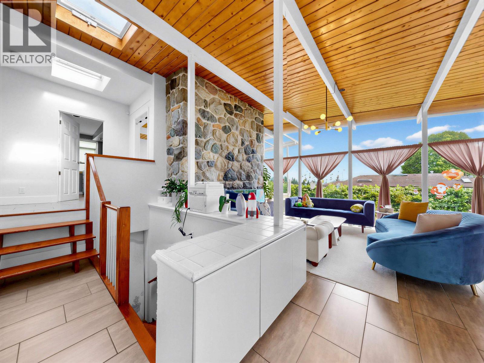 1066 PALMERSTON AVENUE, West Vancouver
