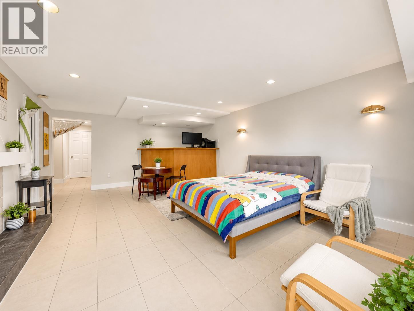 1066 PALMERSTON AVENUE, West Vancouver