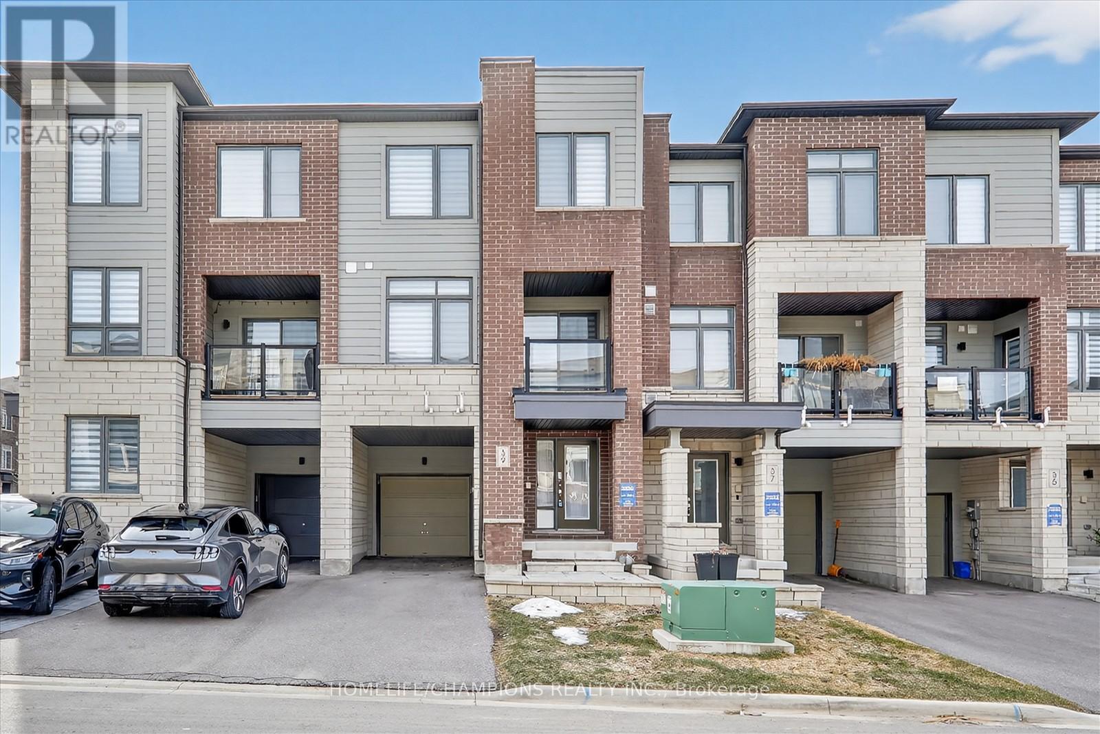 39 DELANO WAY, Newmarket (Woodland Hill)