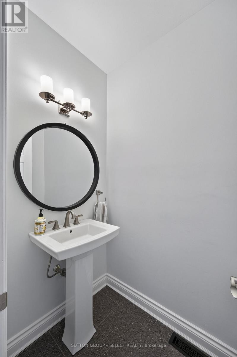 768 FRANKLINWAY CRESCENT - Image 32