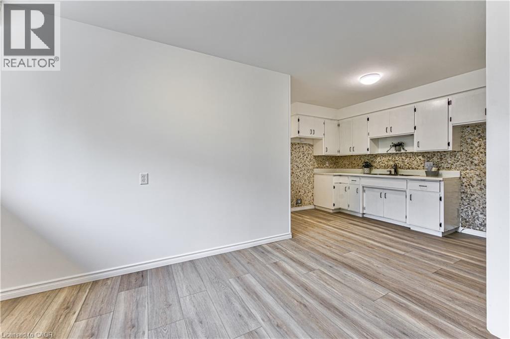 21 VICMOUNT Drive, Kitchener — photo 9