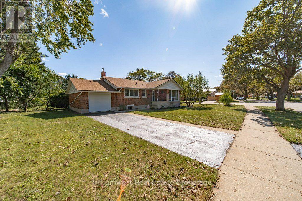 18 MAYWOOD ROAD, Waterloo — photo 4
