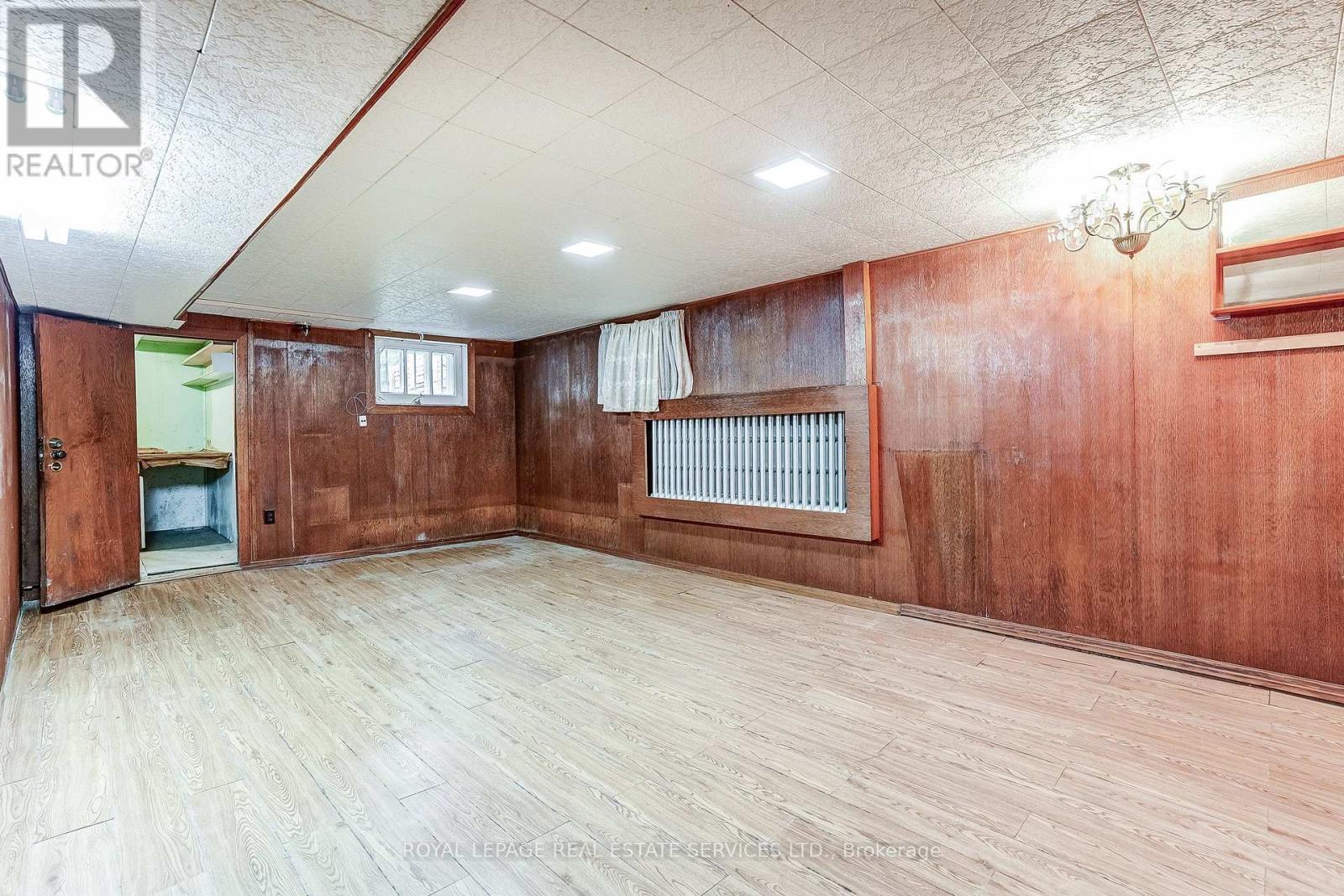 15 OAKVIEW AVENUE - Image 32