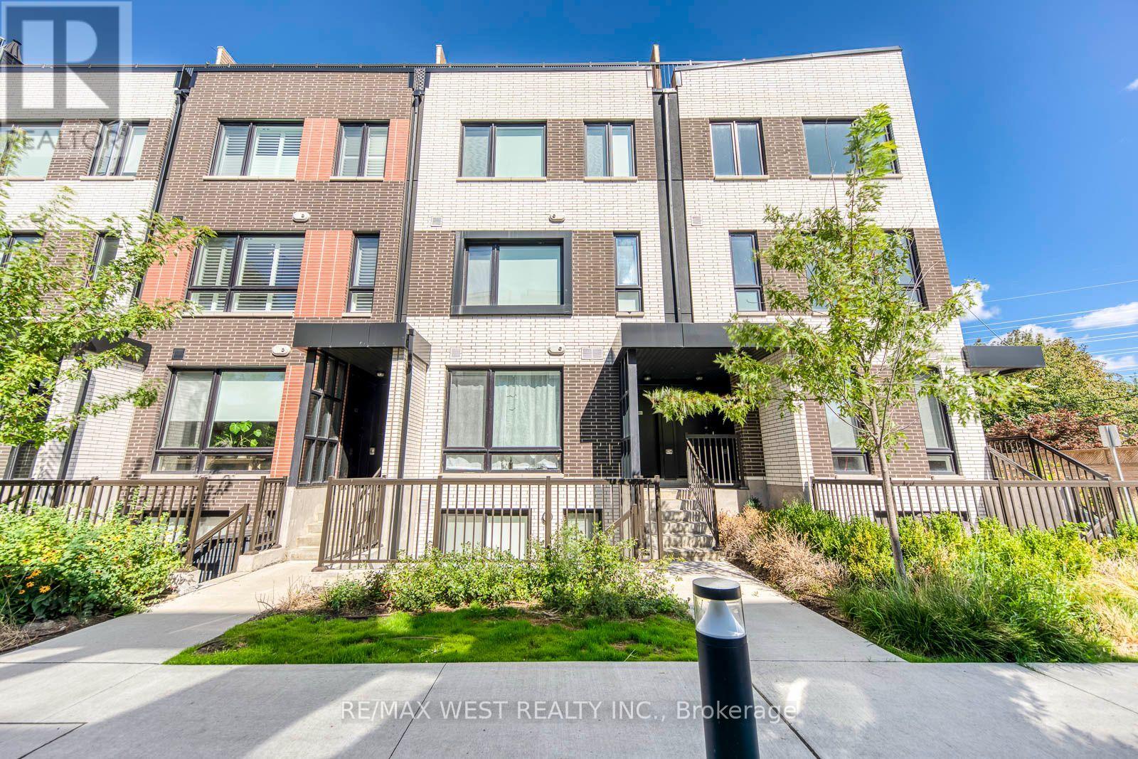 Photo of 3 - 40 ED CLARK GARDENS BOULEVARD