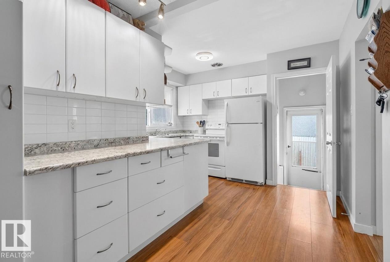 15711 84 AV NW - 2