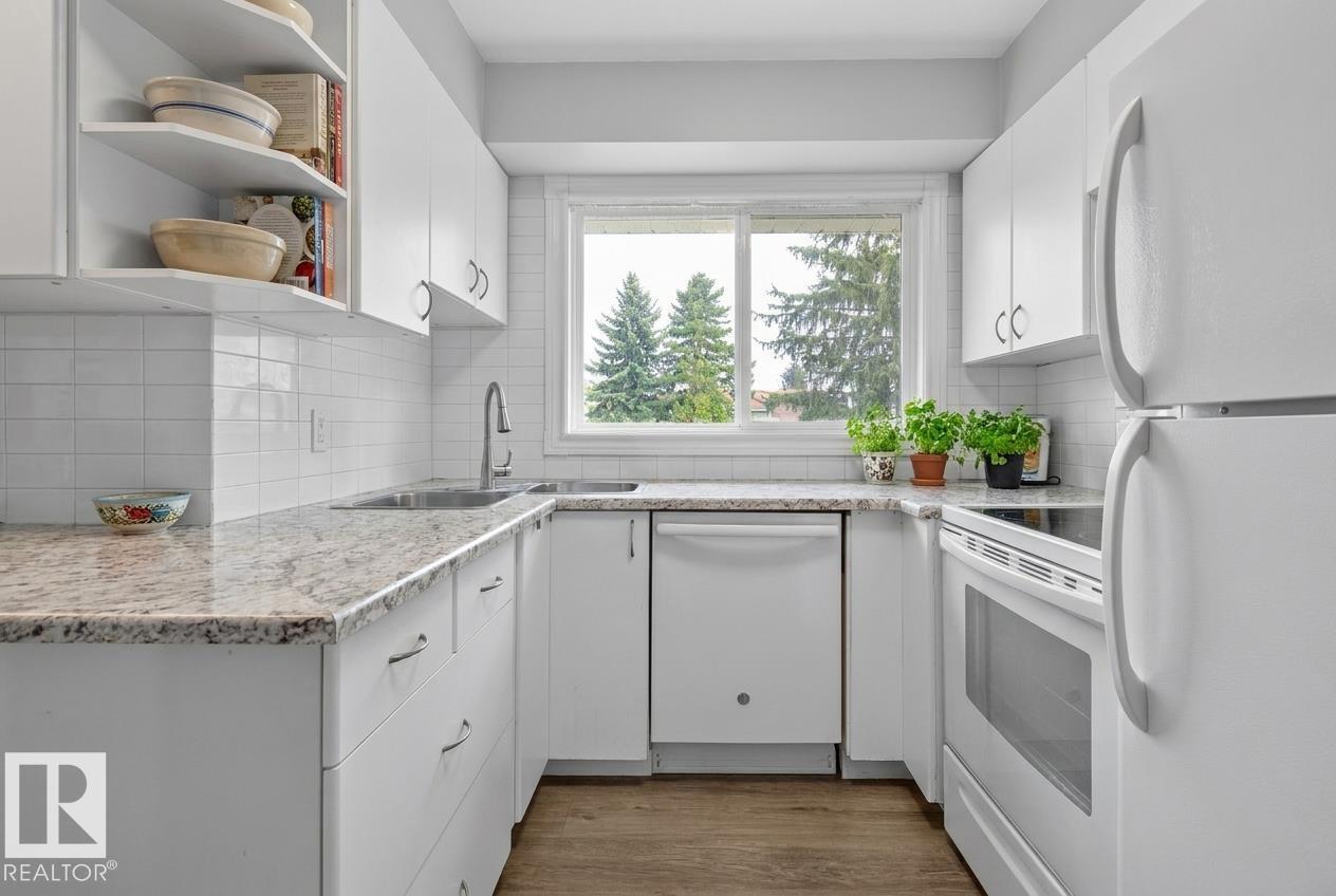 15711 84 AV NW - 3