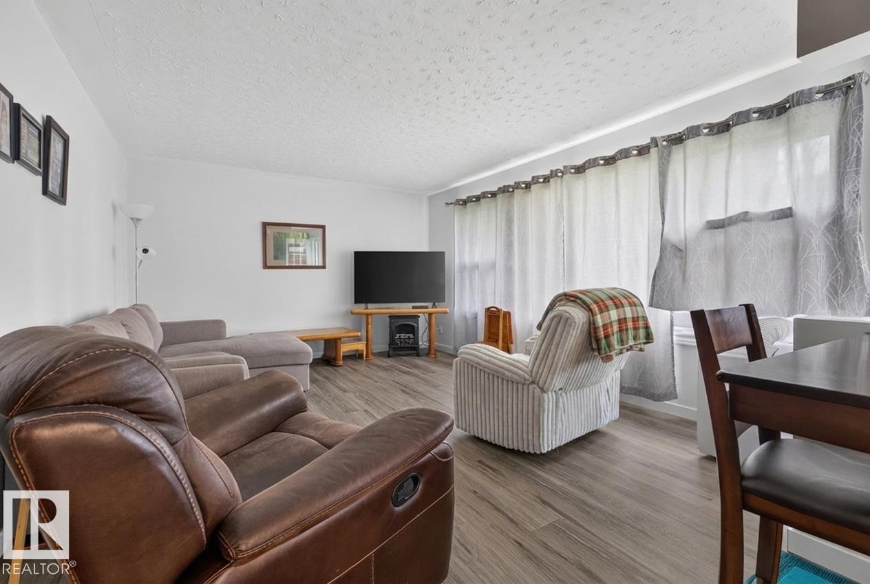 15711 84 AV NW - Image 4
