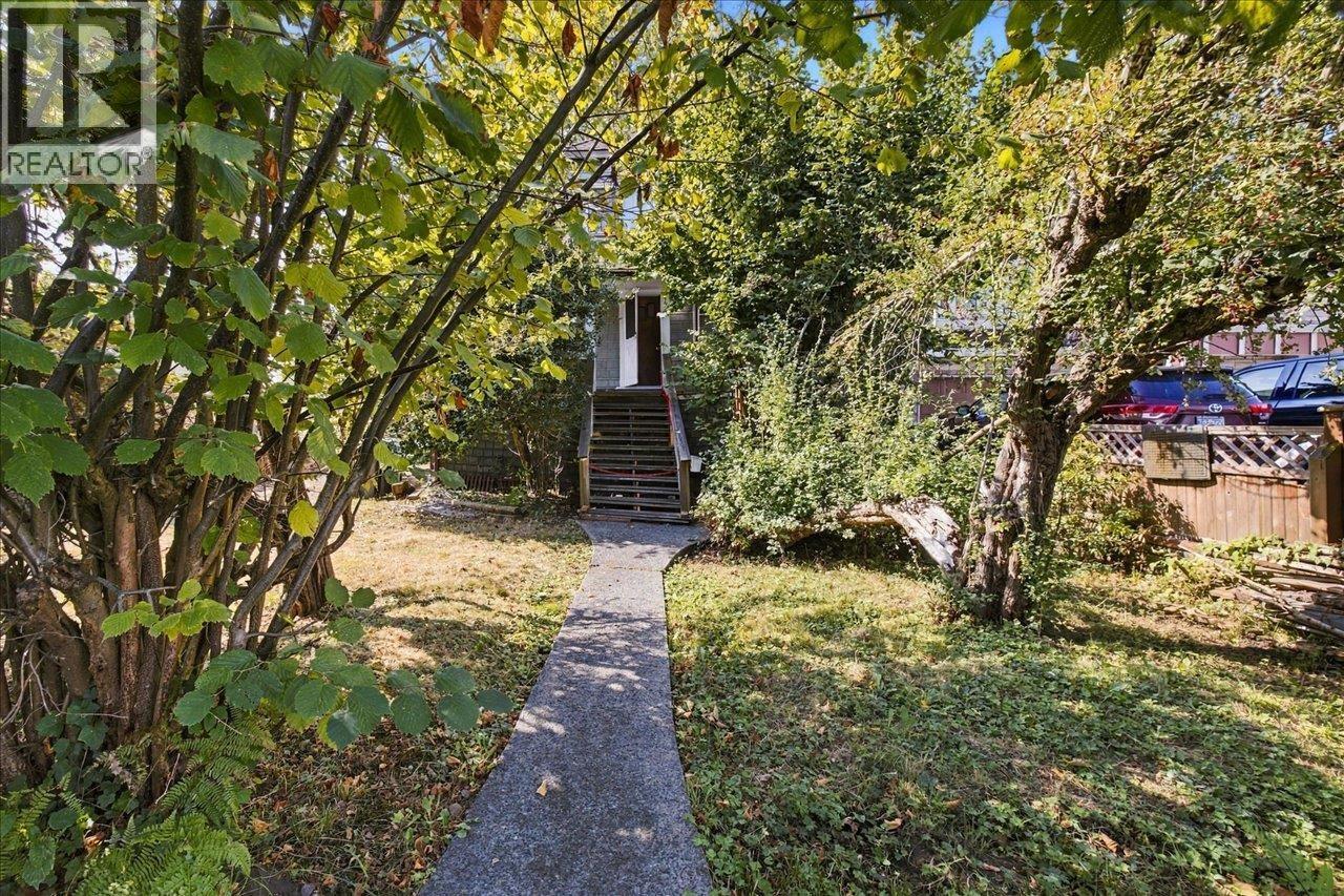 242 N BOYNE STREET, New Westminster — photo 3