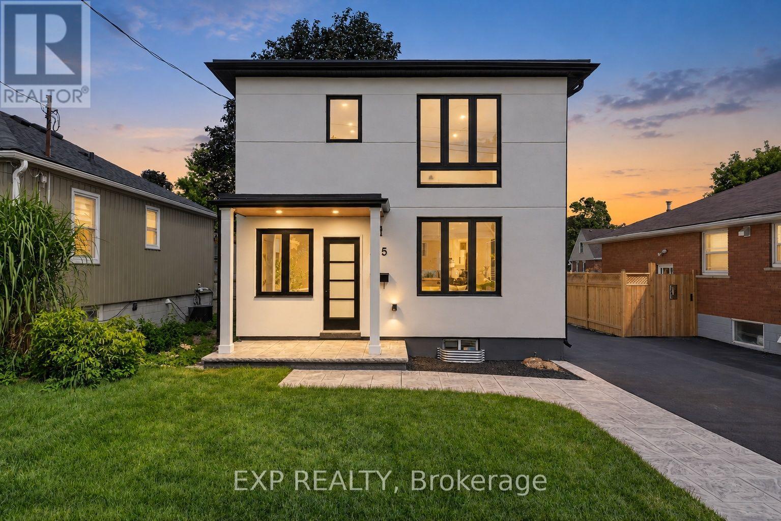 Photo of 325 Queensdale Avenue