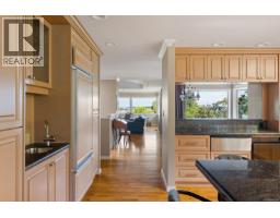 Entrance - 3656 Cadboro Bay Rd, Oak Bay, BC V8R5K8 Photo 13