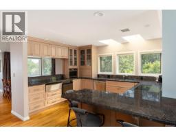 Storage - 3656 Cadboro Bay Rd, Oak Bay, BC V8R5K8 Photo 14