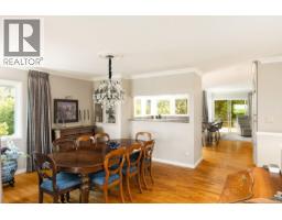 3656 Cadboro Bay Rd, Oak Bay, BC V8R5K8 Photo 19