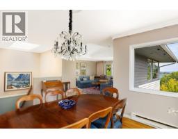 3656 Cadboro Bay Rd, Oak Bay, BC V8R5K8 Photo 20