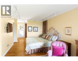 3656 Cadboro Bay Rd, Oak Bay, BC V8R5K8 Photo 26
