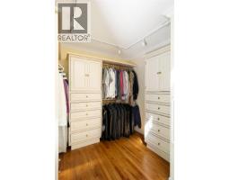 3656 Cadboro Bay Rd, Oak Bay, BC V8R5K8 Photo 28