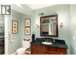 3656 Cadboro Bay Rd, Oak Bay, BC V8R5K8 Photo 32