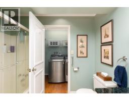 3656 Cadboro Bay Rd, Oak Bay, BC V8R5K8 Photo 34